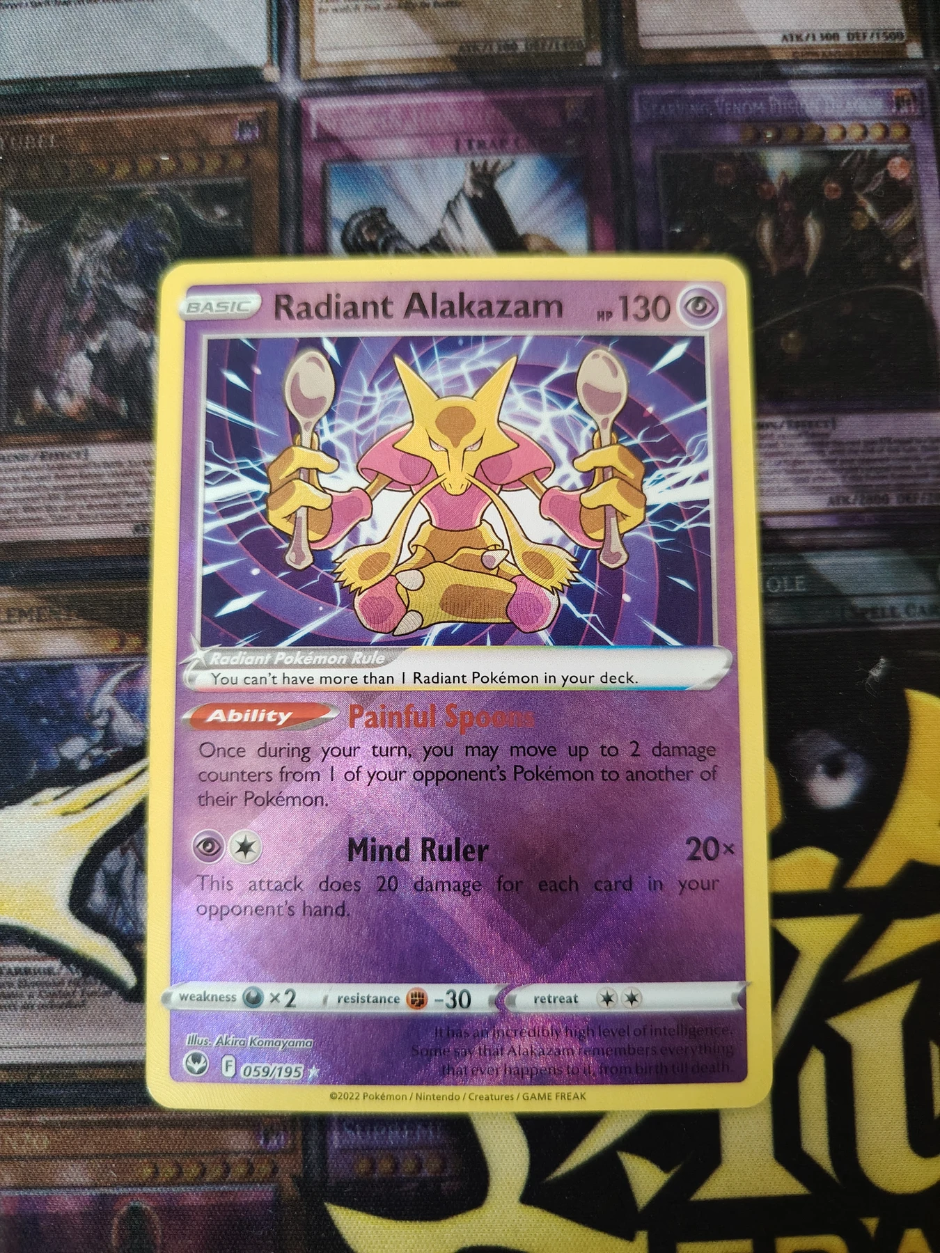 Foto real de Radiant Alakazam