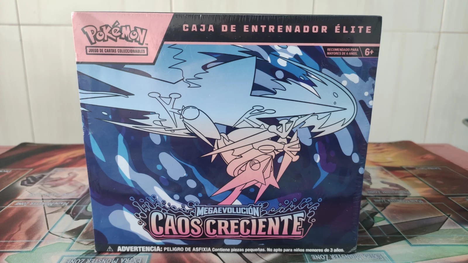 ELITE TRAINER BOX CHAOS RISING (ESPAÑOL)