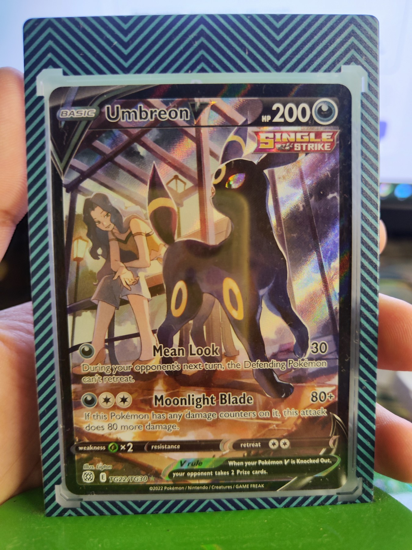 Foto real de Umbreon V