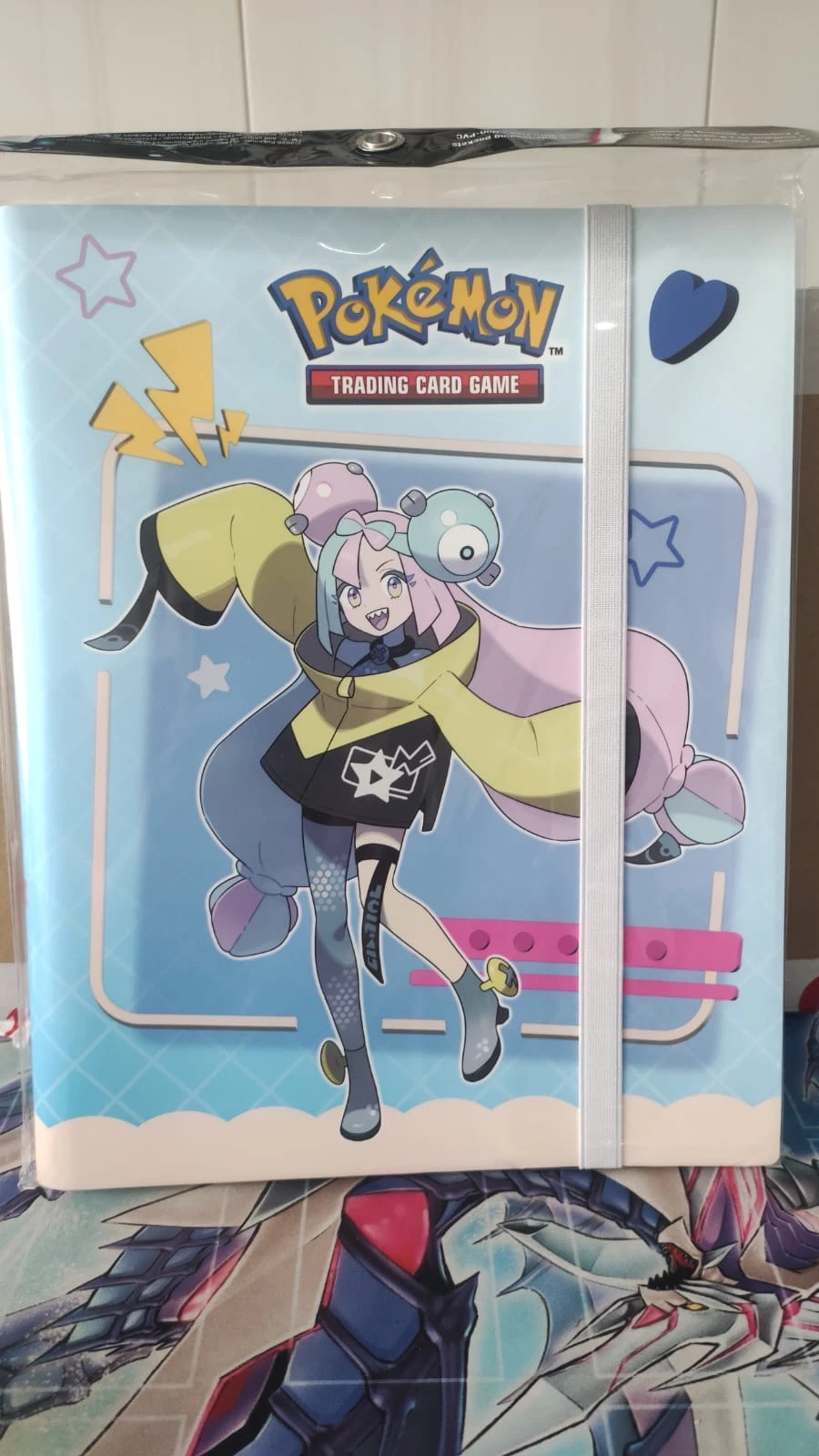 Carpeta Ultra Pro Pokemon Iono and Bellibolt 9-Pocket Pro (360 cartas)