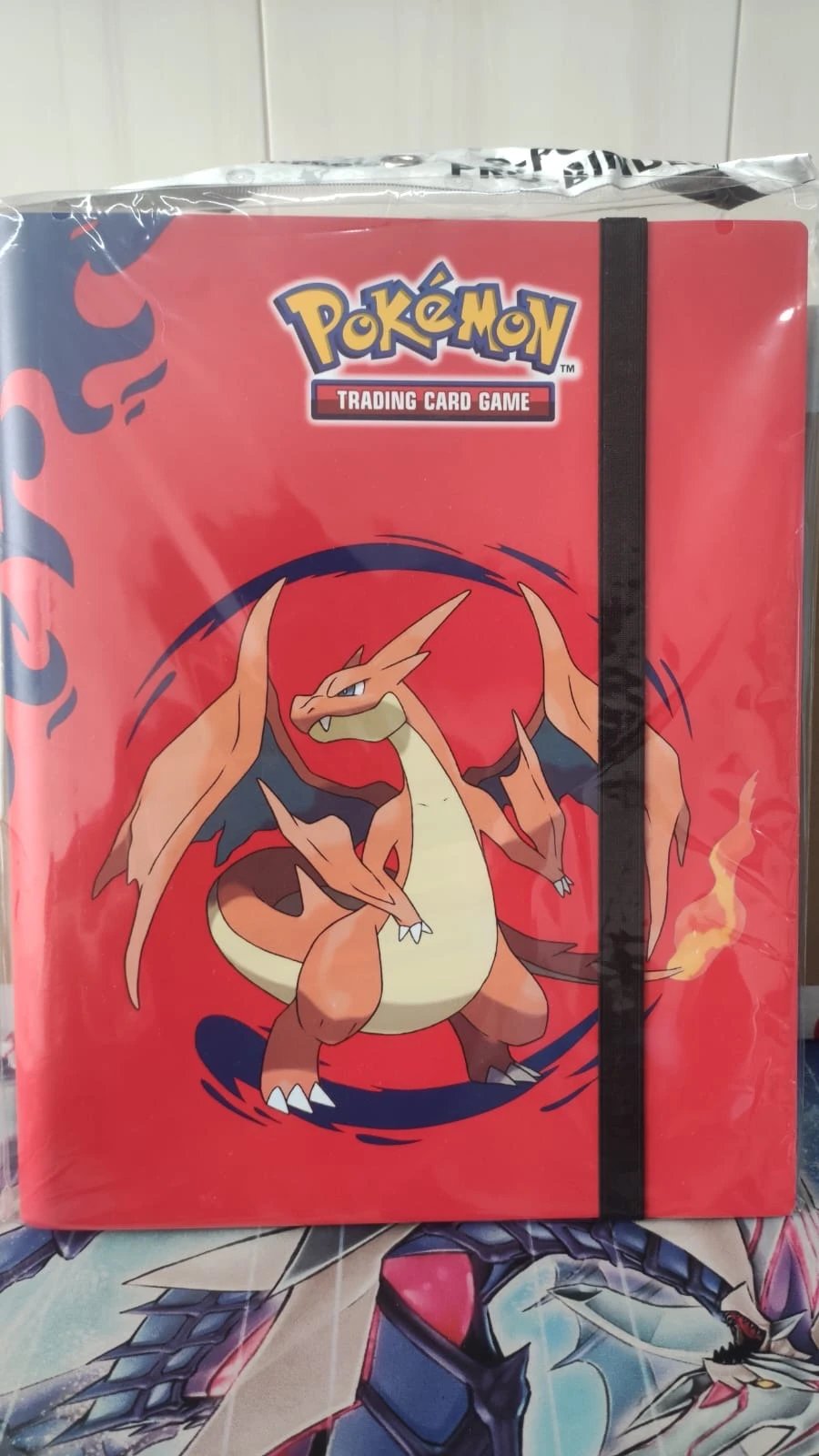 Carpeta Ultra Pro Pokemon Mega Charizard X and Mega Charizard Y 9-Pocket PRO (360 cartas)